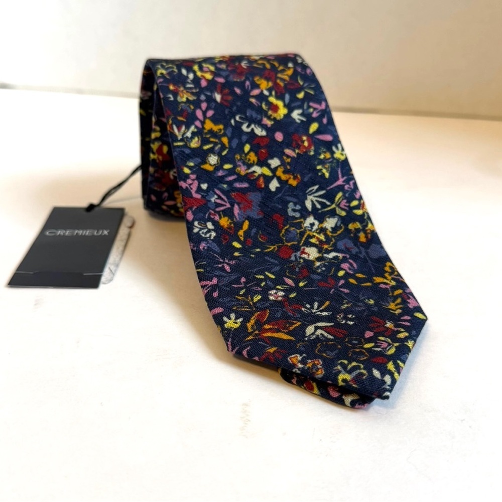 NWT Daniel Cremieux Floral Patterned Navy Floral Silk Made in Italy Neck Tie